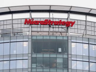 MicroStrategy CFO Confirms Buy and Hold Bitcoin Strategy Amid Market Turbulence