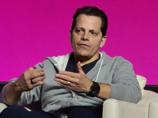 Scaramucci Slams Claims of Harris's Anti-Crypto Bias, Critiques Trump's Transactional Approach