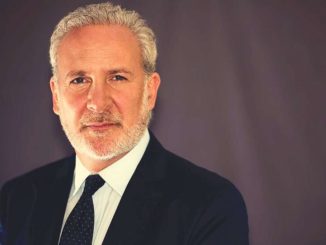 Peter Schiff Questions Market's Bitcoin Obsession as Gold Hits Record Highs